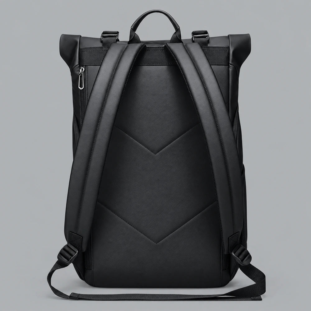 Le Nomade, sac à dos ordinateur Roll Top noir, vue de dos