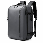 Sac à dos ordinateur de voyage Le Séjour gris, vue de profil, sangles de compression latérales