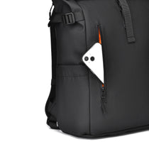Poche téléphone dédiée sur la poche avant du sac Le Modulable, accès rapide sans ouvrir le sac